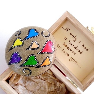 Ξύλινο κουτί και βότσαλο, με καρδιές και μήνυμα αγάπης.. - πέτρα, διακοσμητικές πέτρες, σετ δώρου - 5