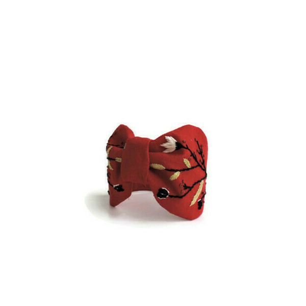 Χειροποίτη φλοράλ κεντημένη στέκα σε κοκκινο λινό ύφασμα σε vintage στυλ / Handmade floral embroidery headband in red linen cloth . - headbands