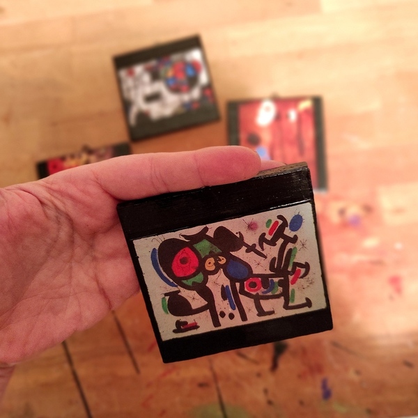 Κεραμικά πλακάκια Joan Miro, decoupage, 7,5x7,5, μπλε κόκκινες πράσινες αποχρώσεις - ντεκουπάζ, χειροποίητα, διακοσμητικά, πρωτότυπα δώρα - 3