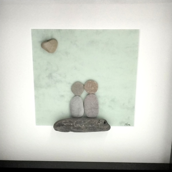 Ξύλινο κάδρο με παράσταση από βότσαλα, ερωτευμένοι (25×25×4,5cm) - χειροποίητα, δώρα γάμου, δώρα επετείου, ιδεά για δώρο, αγ. βαλεντίνου - 2