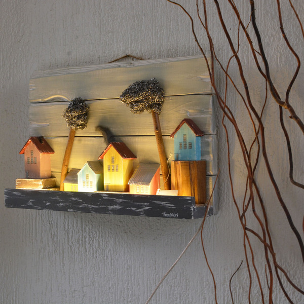 Φωτιστικό επίτοιχο ξύλινο χειροποίητο Πόλη με σπίτια 45x28x9 Πολύχρωμο Καπαδάκης - ζωγραφισμένα στο χέρι, τοίχου, χειροποίητα, ξύλινα διακοσμητικά τοίχου - 4