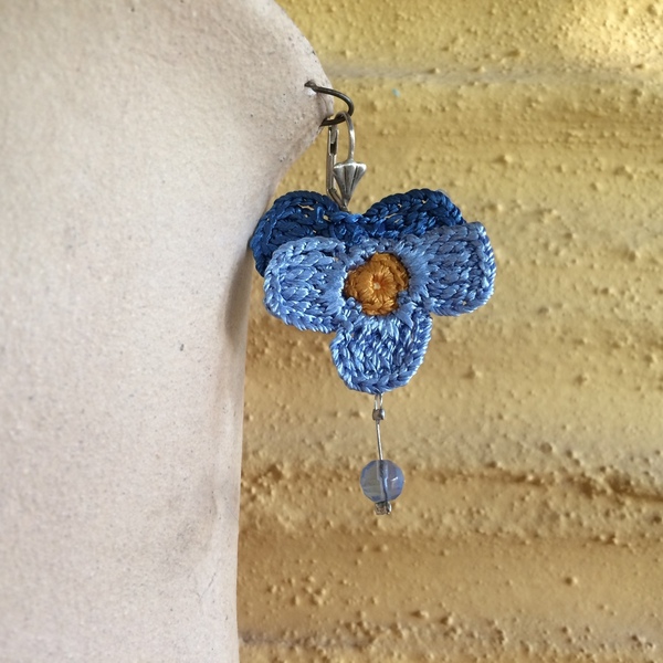 Πλεκτά σκουλαρίκια "Πανσέδες" σε γαλάζιο και μωβ - λουλούδι, κρεμαστά, μεγάλα, πλεκτά, φθηνά - 3