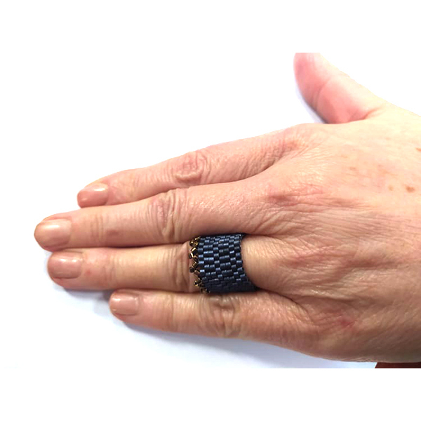 Μοντέρνο δαχτυλίδι σε γκρί σκούρο και χρυσαφί με χάντρες Miyuki delica - χάντρες, miyuki delica, σταθερά, μεγάλα - 3