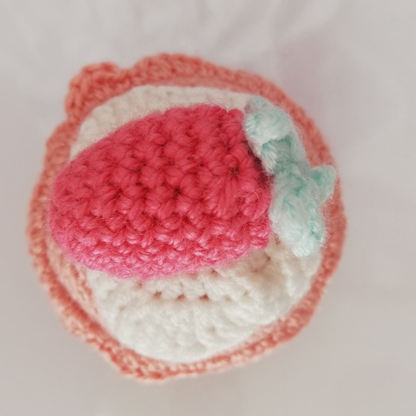 Πλεκτό διακοσμητικό cupcake με φράουλα - crochet, λούτρινο, διακοσμητικά - 3