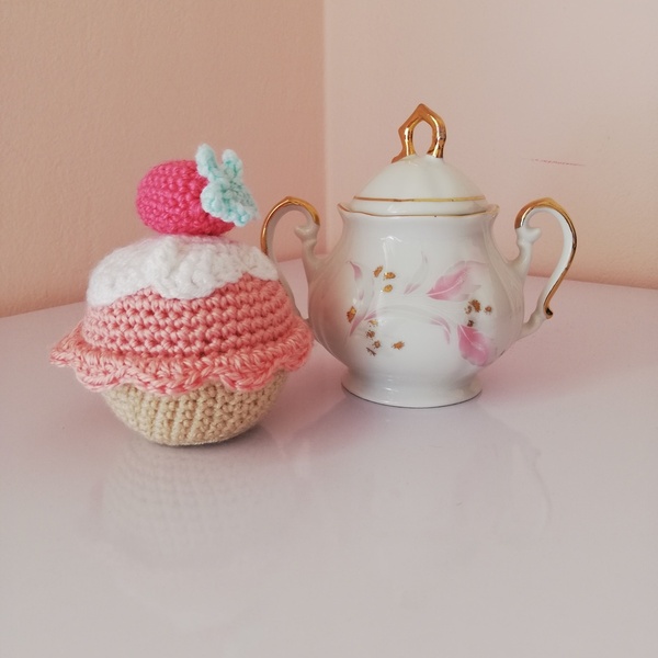 Πλεκτό διακοσμητικό cupcake με φράουλα - crochet, λούτρινο, διακοσμητικά - 5