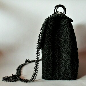 Μαύρη πλεκτή με κορδόνι, χειροποίητη τσάντα με γκρι-μαύρο καπάκι κεντημένο σε καμβά. διαστάσεων 27*24*11 - νήμα, ώμου, μεγάλες, all day, πλεκτές τσάντες - 3