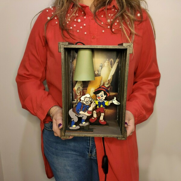 Ξύλινο χειροποίητο διακοσμητικό φωτιστικό με θέμα Pinocchio - αγόρι, γενέθλια, δώρο για βάφτιση, παιδικά φωτιστικά - 2