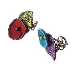 Δαχτυλίδι με δερμάτινο λουλούδι και μεταλλικό φύλλο ,2 χρώματα - δέρμα, ορείχαλκος, λουλούδι, boho, μεγάλα, αυξομειούμενα