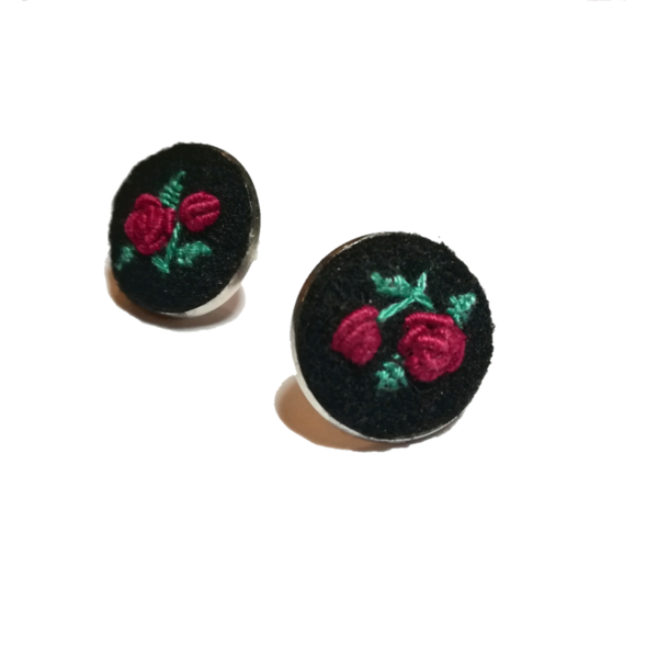 Κεντητά μαύρα στρόγγυλα σκουλαρίκια με κόκκινα τριαντάφυλλα - καρφωτά, μικρά, ατσάλι - 3