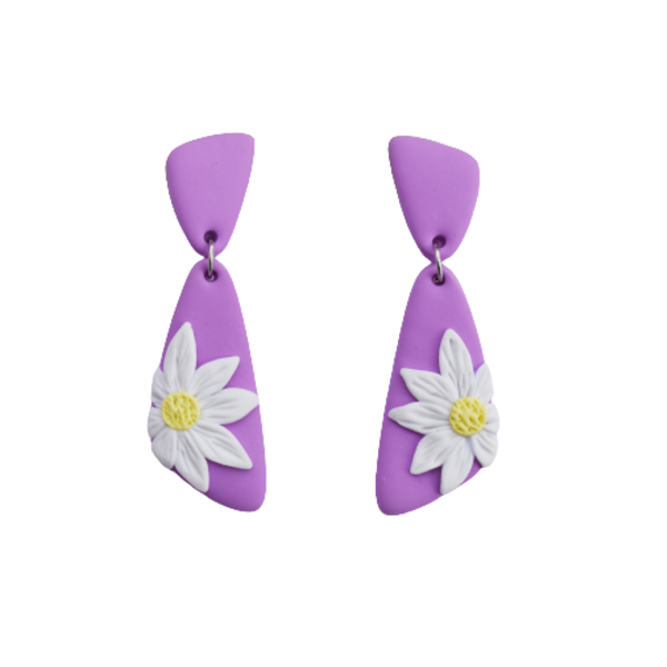 "Daisies on lilac"- Χειροποίητα καρφωτά σκουλαρίκια με μαργαρίτες (πηλός, ατσάλι) (5,5εκ.) - πηλός, λουλούδι, ατσάλι, boho, κρεμαστά