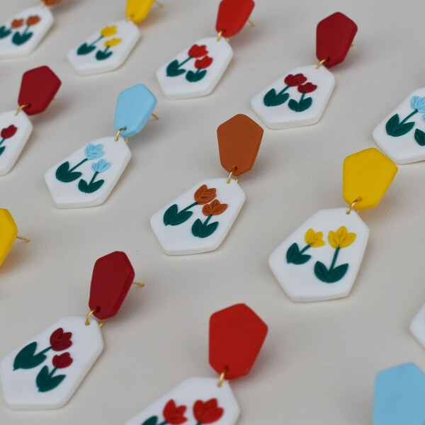 "Colourful tulips"- Χειροποίητα καρφωτά σκουλαρίκια με τουλίπες σε διάφορα χρώματα (πηλός, ατσάλι) (6εκ.) - πηλός, λουλούδι, ατσάλι, boho, κρεμαστά - 2