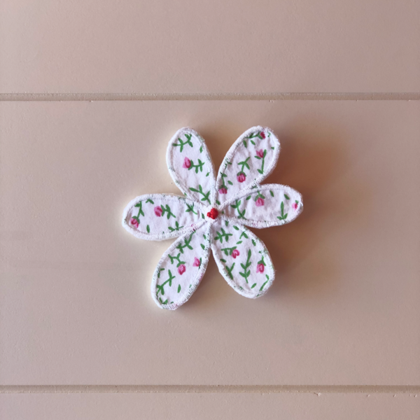 Γυναικεία καρφίτσα, με απλικαρισμένο λουλούδι φλοράλ λευκό-ροζ - ύφασμα - 2