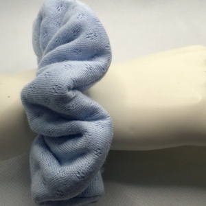 Υφασμάτινο λαστιχάκι scrunchie baby blue - ύφασμα, για τα μαλλιά, λαστιχάκια μαλλιών - 4