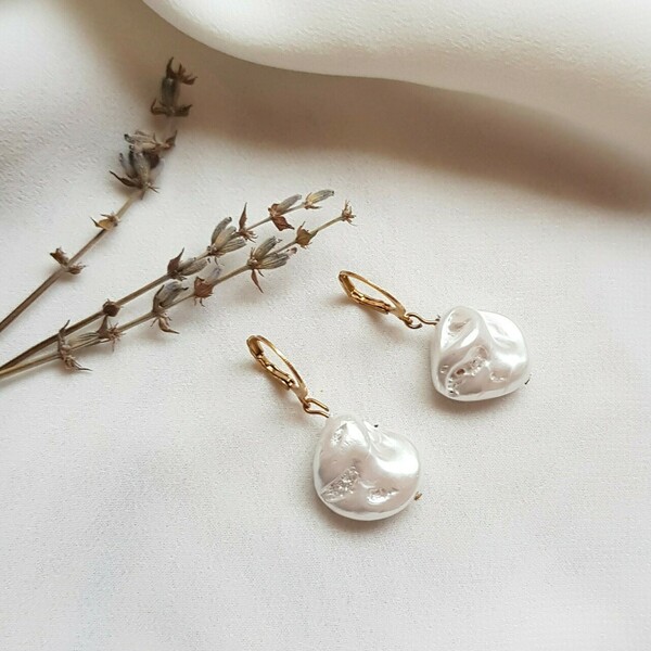 "Pearl Earrings"- Μίνιμαλ σκουλαρίκια με πέρλες - επιχρυσωμένα, κρίκοι, μικρά, ατσάλι, πέρλες - 3