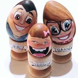 Τριμελής οικογένεια ξύλινων αυγών ζωγραφισμένων στο χερι - ζωγραφισμένα στο χέρι, προσωποποιημένα - 3