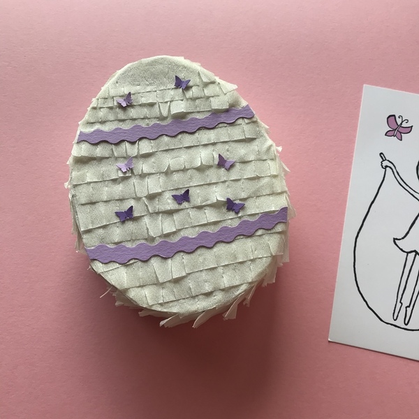 Ευχετήρια κάρτα και πασχαλινό αυγό πινιάτα - κορίτσι, πεταλούδα, κάρτα ευχών, δώρο πάσχα - 3