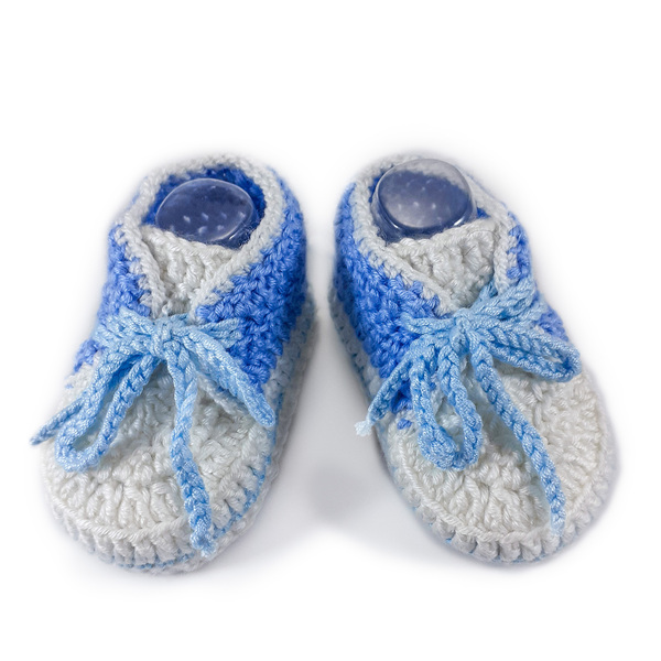 Πλεκτά λευκά-γαλάζια παπουτσάκια για αγόρια/ σπορτέξ / 0-12/ Crochet white-blue booties for a baby boy/ sneakers - αγόρι, 0-3 μηνών, βρεφικά ρούχα
