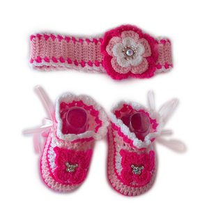 Πλεκτό σετ ροζ-φουξία-λευκό για κορίτσια / κορδέλα, παπουτσάκια / 0-12/ Crochet pink-fuchsia-white set for a baby girl / band, booties - κορίτσι, σετ, βρεφικά ρούχα
