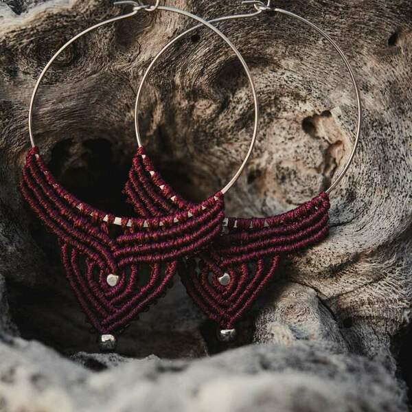 macrame earrings/μακραμέ σκουλαρίκια με μεταλλικό κρίκο και κερομμένο κορδόνι και χάντρα από μέταλλο που δε μαυρίζει - μακραμέ, κρίκοι, boho, μεγάλα - 3