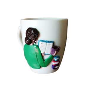 Τρισδιάστατη Χειροποίητη κούπα με πολυμερικό πηλό και σχέδιο κοπέλα που διαβαζει - χειροποίητα, πορσελάνη, κούπες & φλυτζάνια, δώρα για γυναίκες, πολυμερικό πηλό