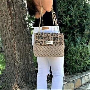 Leopard chic/ Μεγάλη πλεκτή τσάντα σε μπεζ με λεοπάρ - animal print, ώμου, μεγάλες, all day, πλεκτές τσάντες - 2