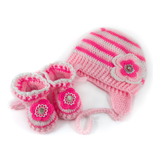 Πλεκτό σετ ροζ-λευκό-φουξία για κορίτσια / σκουφάκι, παπουτσάκια / 0-12/ Crochet white-pink set for girls / hat, shoes - βρεφικά ρούχα, κορίτσι, σετ
