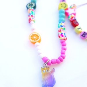 Πολύχρωμο λουράκι με κρεμαστή γάτα. Phone bead strap with a cat - plexi glass, candy, λουράκια, φθηνά, προσωποποιημένα - 3