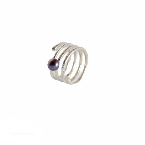 Ασημένιο χειροποίητο δαχτυλίδι με μαύρο μαργαριτάρι - μοντέρνο, μαργαριτάρι, δαχτυλίδι, χειροποίητα, σφυρήλατο