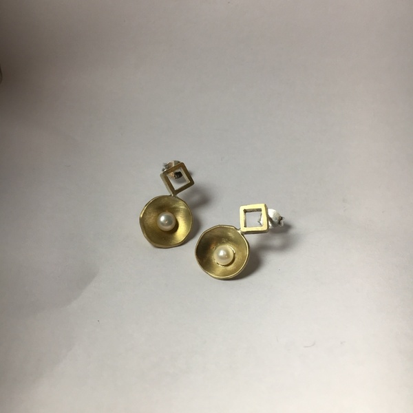 Σκουλαρίκια ορειχάλκινα με μαργαριτάρι και τετράγωνο - ιδιαίτερο, μαργαριτάρι, ορείχαλκος, σκουλαρίκια - 2