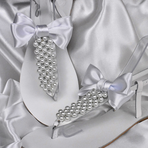 Άσπρα σανδάλια γάμου με πέρλες και σατέν φιόγκους - δέρμα, αρχαιοελληνικό, πέρλες, νυφικά, φλατ, ankle strap, διχαλωτά - 3