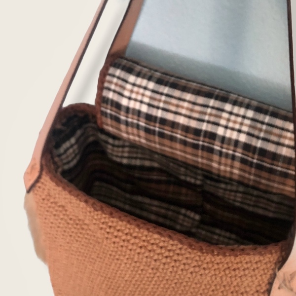 Καφέ τετράγωνη πλεκτη τσάντα με γουνάκι μπρελόκ - ώμου, μεγάλες, all day, δερματίνη, πλεκτές τσάντες - 5