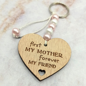 Ξύλινο Μπρελόκ με χάντρες–First my mother forever my friend - 5cm x 5cm - μητέρα, γιορτή της μητέρας, ξύλινα, σπιτιού, προσωποποιημένα