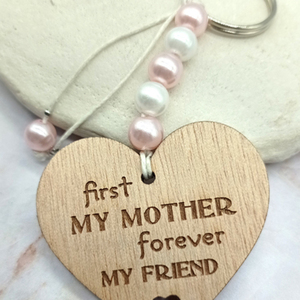 Ξύλινο Μπρελόκ με χάντρες–First my mother forever my friend - 5cm x 5cm - γιορτή της μητέρας, ξύλινα, σπιτιού, προσωποποιημένα - 2