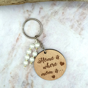 Ξύλινο Μπρελόκ με χάντρες–Home is where Mom is! - 5cm x 5cm - γιορτή της μητέρας, ξύλινα, σπιτιού, προσωποποιημένα - 2