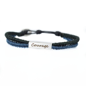 Βραχιόλι μακραμέ μαύρο-μπλε με δερμάτινο κορδόνι & χάραξη Courage - μακραμέ, unisex, σταθερά, χεριού, φθηνά