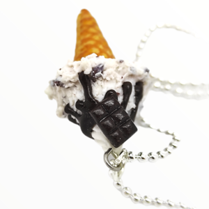 Kολιέ παγωτό χωνάκι με στρατσιατεέλα (ice cream necklace),χειροποίητα κοσμήματα μινιατούρες μανιταριών και απομίμησης φαγητού απο πολυμερικό πηλό Mimitopia - γυναικεία, πηλός, χειροποίητα, παγωτό, μινιατούρες φιγούρες - 5