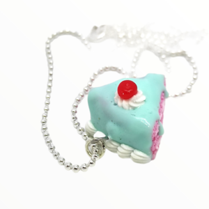 Kολιέ κέικ μέντα και φράουλα (cake mint strawberry necklace),χειροποίητα κοσμήματα μινιατούρες μανιταριών και απομίμησης φαγητού απο πολυμερικό πηλό Mimitopia - γυναικεία, πηλός, χειροποίητα, γλυκά, μινιατούρες φιγούρες - 3