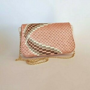 Pink palette/ Κεντητή τσάντα σε nude ροζ με χρυσή αλυσίδα - clutch, ώμου, χιαστί, all day, πλεκτές τσάντες - 5