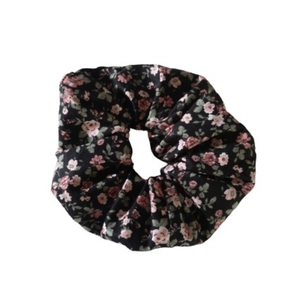 Υφασμάτινο βαμβακερό scrunchie λαστιχάκι μαλλιών μαύρο floral. - ύφασμα, vintage, φλοράλ, δώρα για γυναίκες, λαστιχάκια μαλλιών