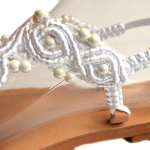 Νυφικά σανδάλια μακραμέ λευκά με κεραμικές πέρλες δερμάτινα μέγεθος 38 - boho, πέρλες, νυφικά, φλατ, ankle strap, διχαλωτά - 3
