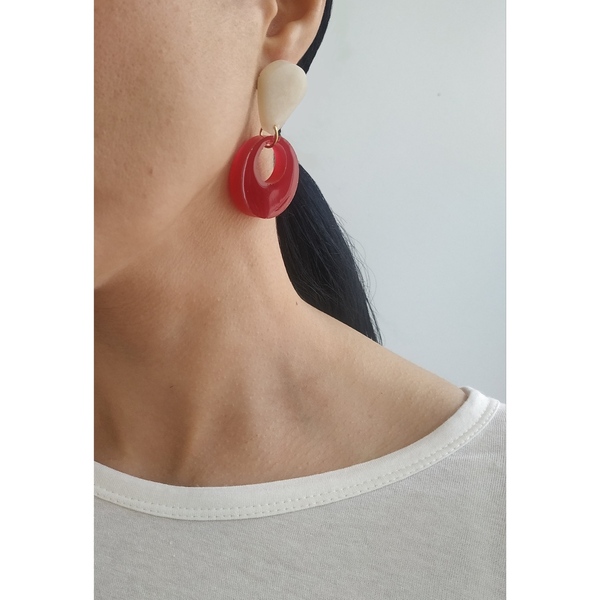 Σκουλαρίκια από υγρό γυαλί κόκκινο-λευκό 5,5x3 εκ. καρφωτά/ Liquid glass stud earrings red-white 5,5x3 cm - γυαλί, ατσάλι, κρεμαστά, μεγάλα - 2