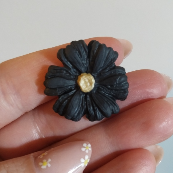 Χειροποίητα μαύρα λουλούδια από πολυμερικό πηλό - πηλός, λουλούδι, καρφωτά, μικρά, ατσάλι