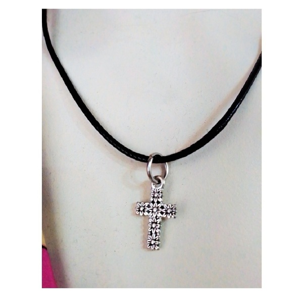 Γυναικείο μενταγιόν με σταυρό σε μαύρο snake cord. - σταυρός, κοντά, γιορτή της μητέρας - 2