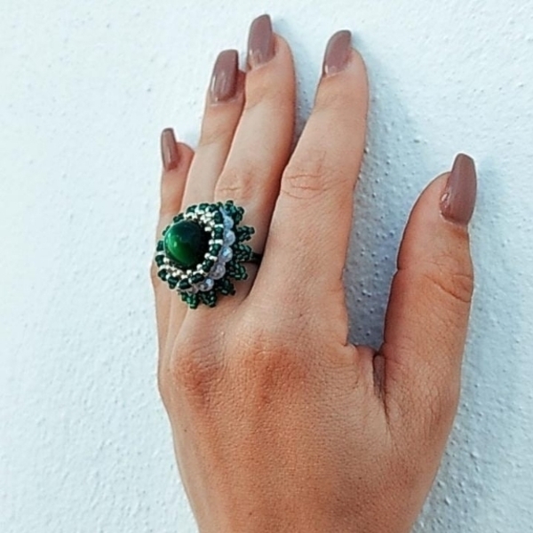 Χειροποίητο δαχτυλίδι από χάντρες και κρύσταλλα σε πράσινο χρώμα - χάντρες, μεγάλα, αυξομειούμενα - 3