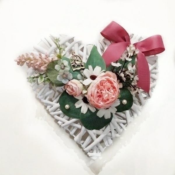 Καρδιά ξύλινη με λουλούδια σε ροζ αποχρώσεις - καρδιά, στεφάνια
