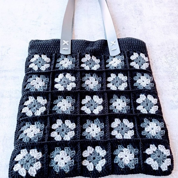 Τσάντα πλεκτή μαυρη λουλουδάκια γκρί δερμάτινα χερούλια-Αντίγραφο - ώμου, μεγάλες, all day, tote, πλεκτές τσάντες - 2