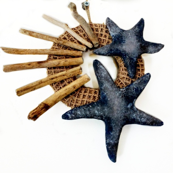 Στεφάνι με αστερίες μπλέ από πάπιε μασέ και ξύλα θαλάσσης - στεφάνια