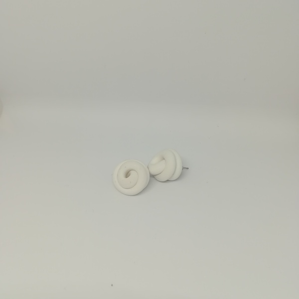 Μικρά σκουλαρίκια κόμποι φτιαγμένα από πηλό - πηλός, καρφωτά, μικρά