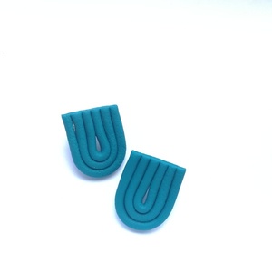 Γεωμετρικά σκουλαρίκια φτιαγμένα από πηλό σε χρώμα lagoon - πηλός