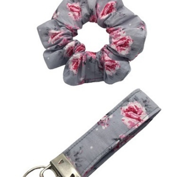 Σετ μπρελόκ και scrunchie floral γκρι - ύφασμα, δώρο, set, φλοράλ, για τα μαλλιά